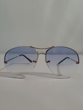 Vintage Aviator Sunglasses with Blue Gradient Lenses